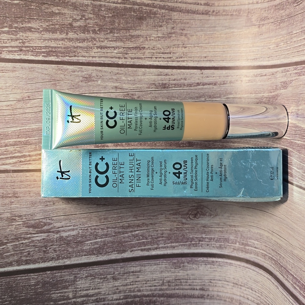 🆕️IT Your Skin But Better CC + Oil-Free Matte Full Coverage Cream SPF 40 light*